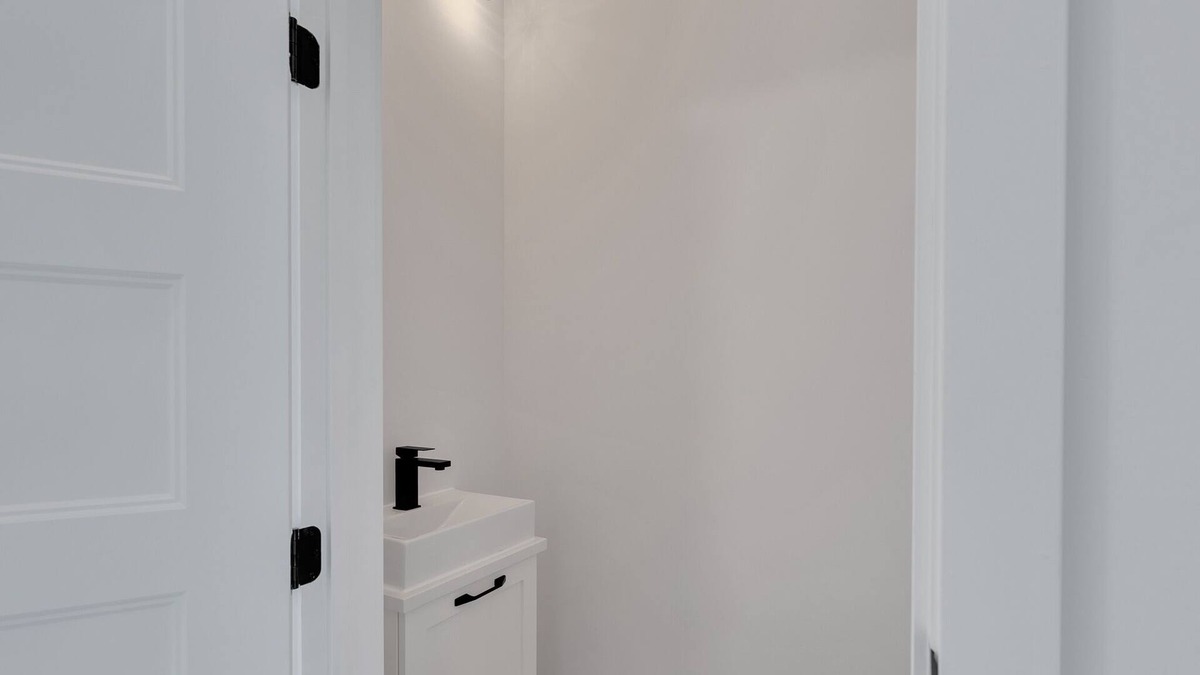 Mirabel House | Luxurious Townhome with Spa