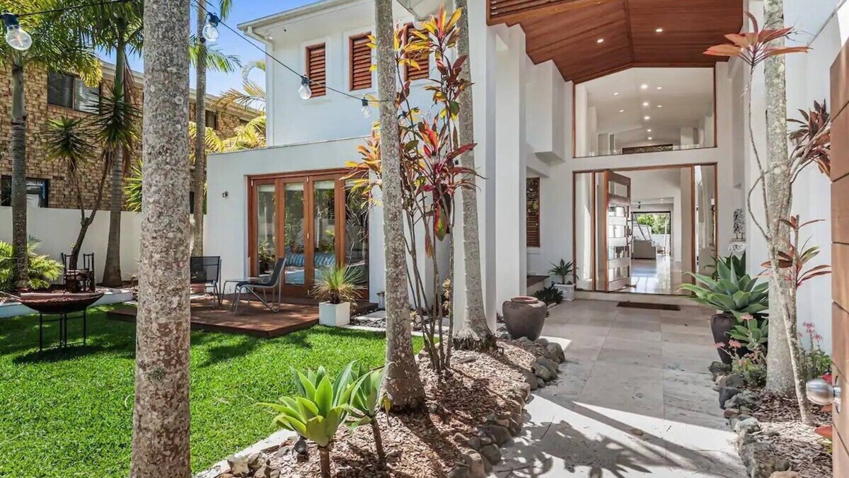 Mooloolaba House | Luxurious, tropical Haven Mooloolaba