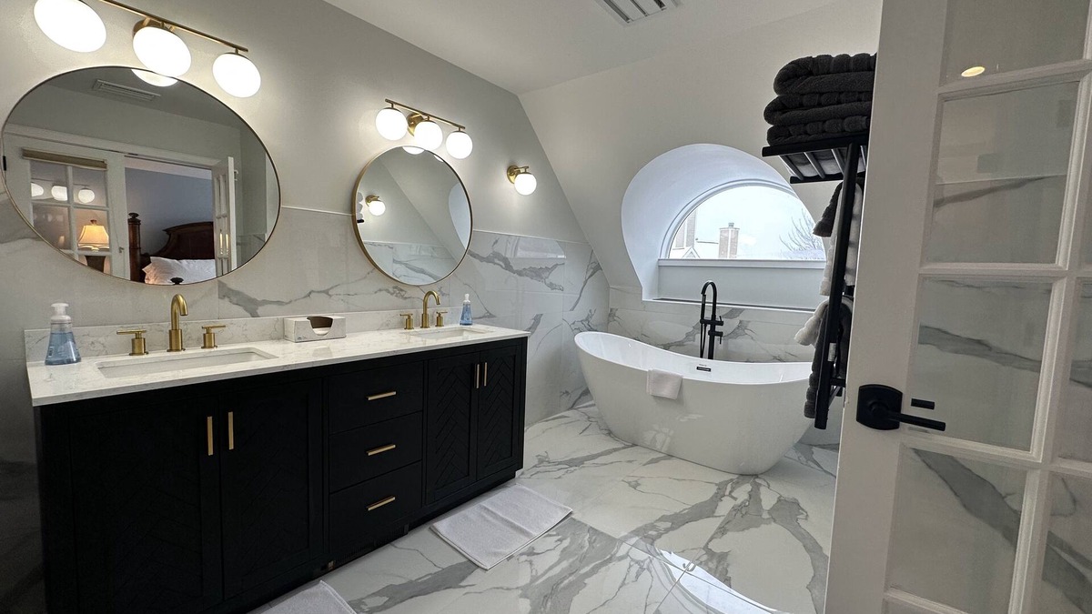 West Dover House | Luxurious True Ski On/Off Five Bedroom Townhouse @ Seasons on Mount Snow