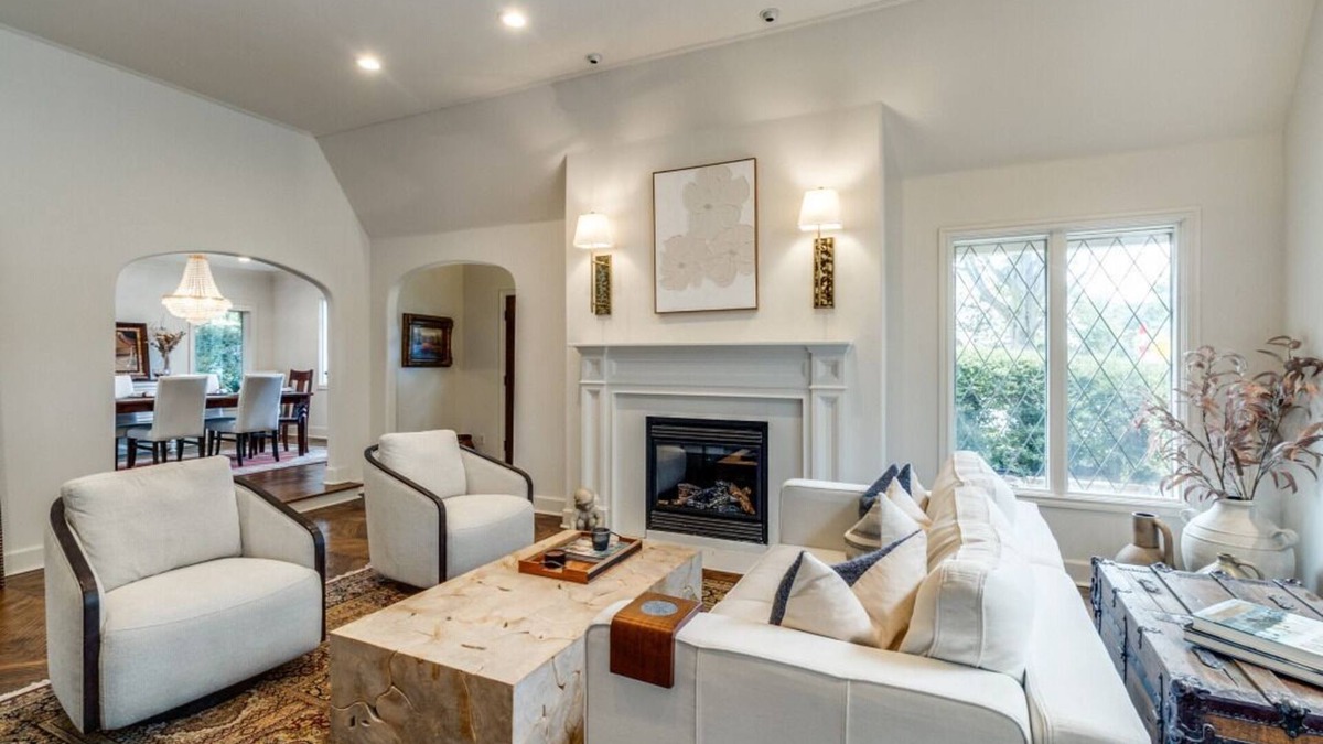 Greenland Hills House | Luxurious Updated Tudor Near Greenville Ave : Walk to Restaurants