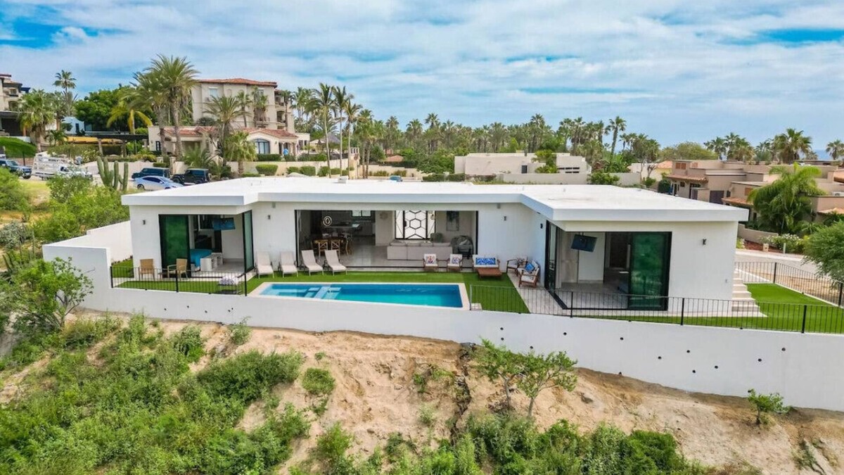Cabo Bello Villa | Luxurious Villa Spacious & Private heated Pool Steps from Beach