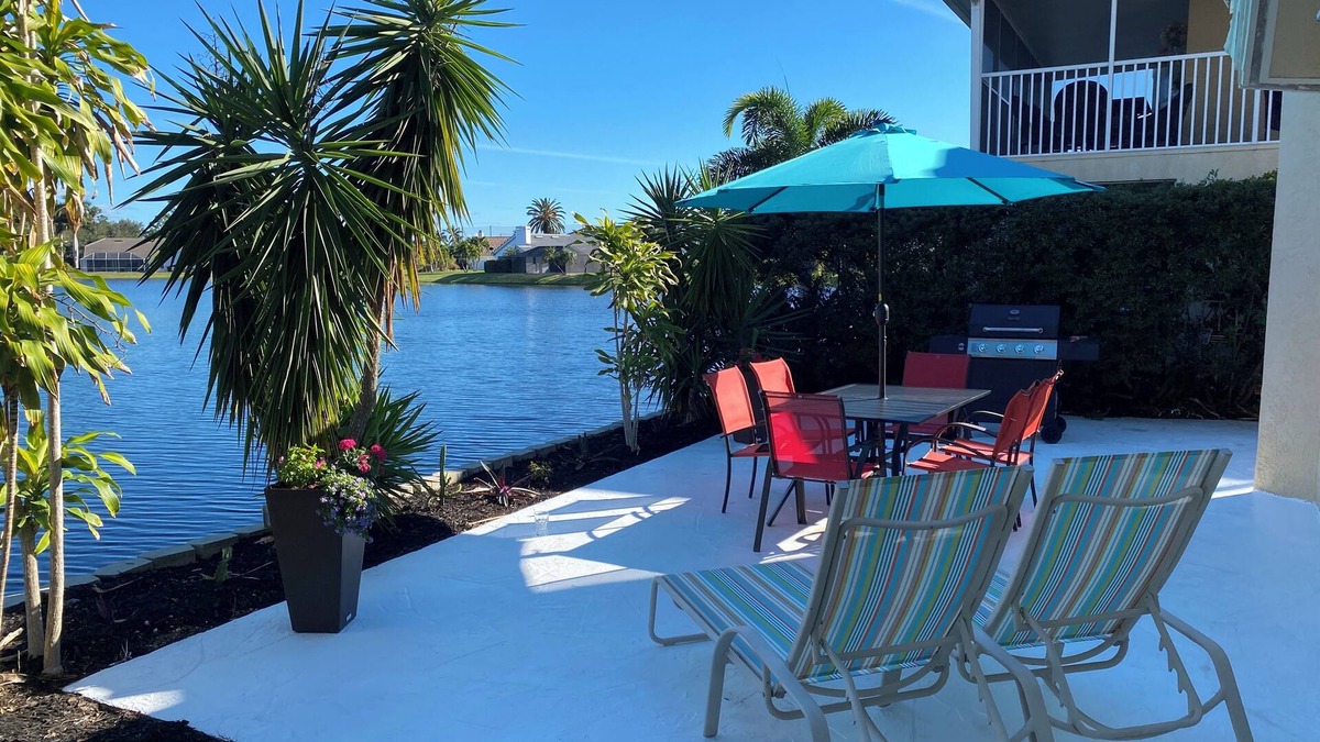 Bonita Shores Villa | Luxurious Villa near Naples close to the beach with spectacular lakefront view.