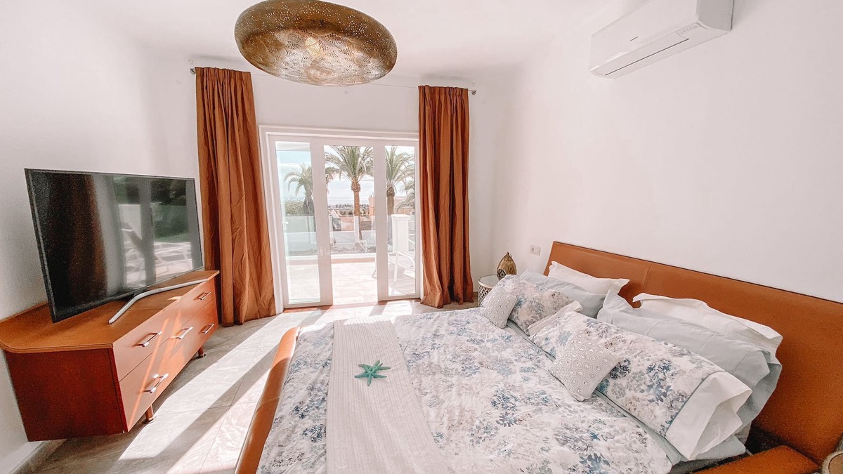 Costa Teguise Villa | Luxurious villa next to golf course!