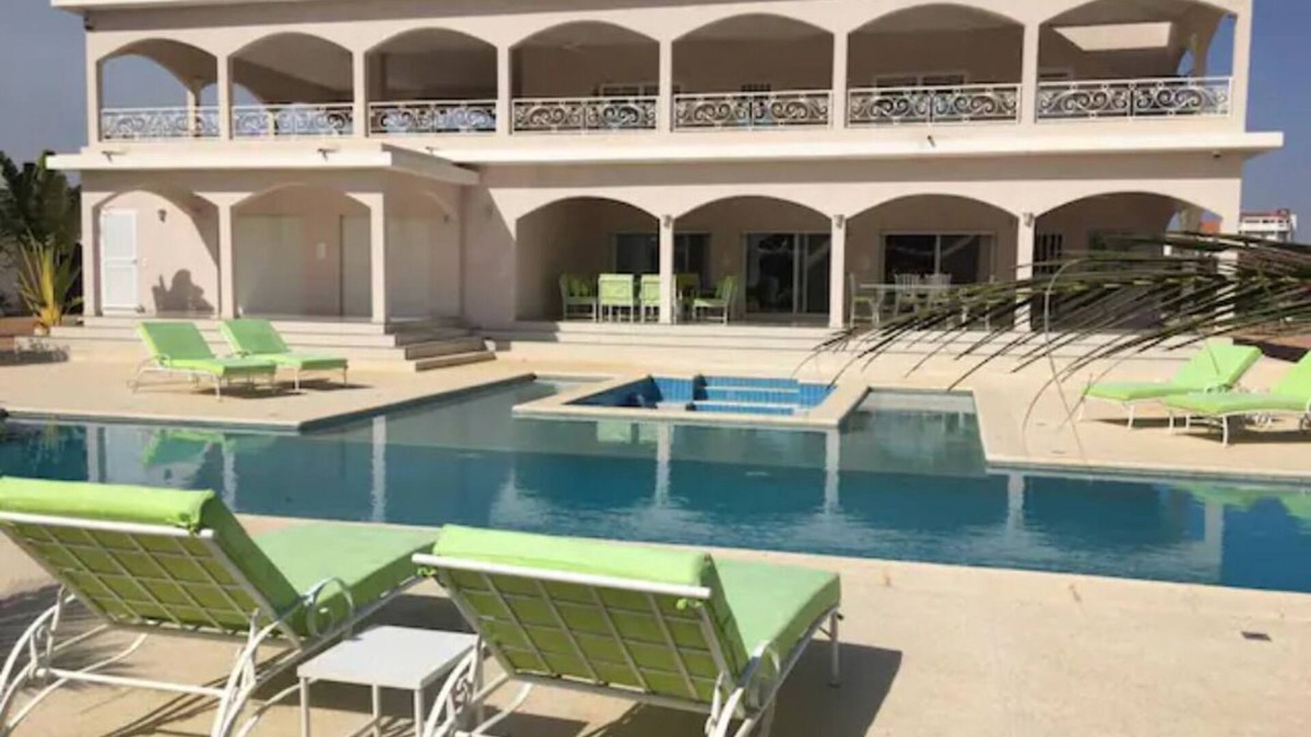 Saly Petite Cote Villa | Luxurious villa, very large pool, 3km from the beach. 6 mn from Saly,