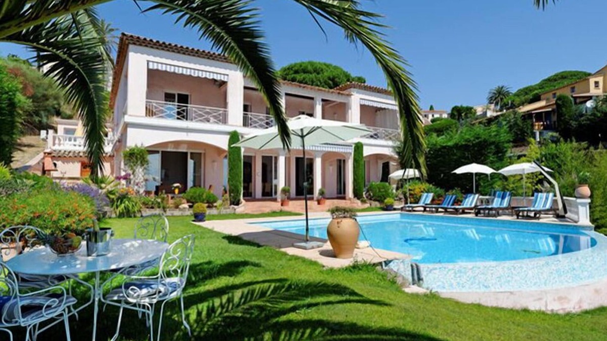 Golfe Juan Villa | Luxurious villa with infinity pool and an amazing 180° view to the sea