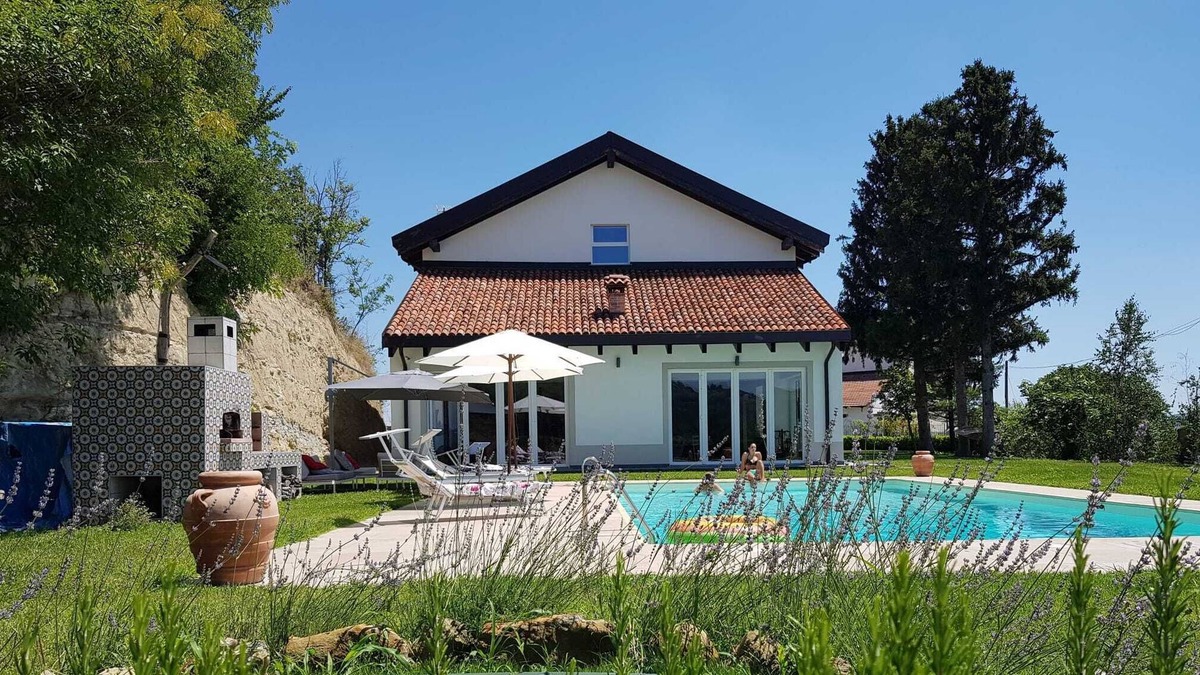 Bistagno Villa | Luxurious villa with swimming pool - Casale Valle Brinetta