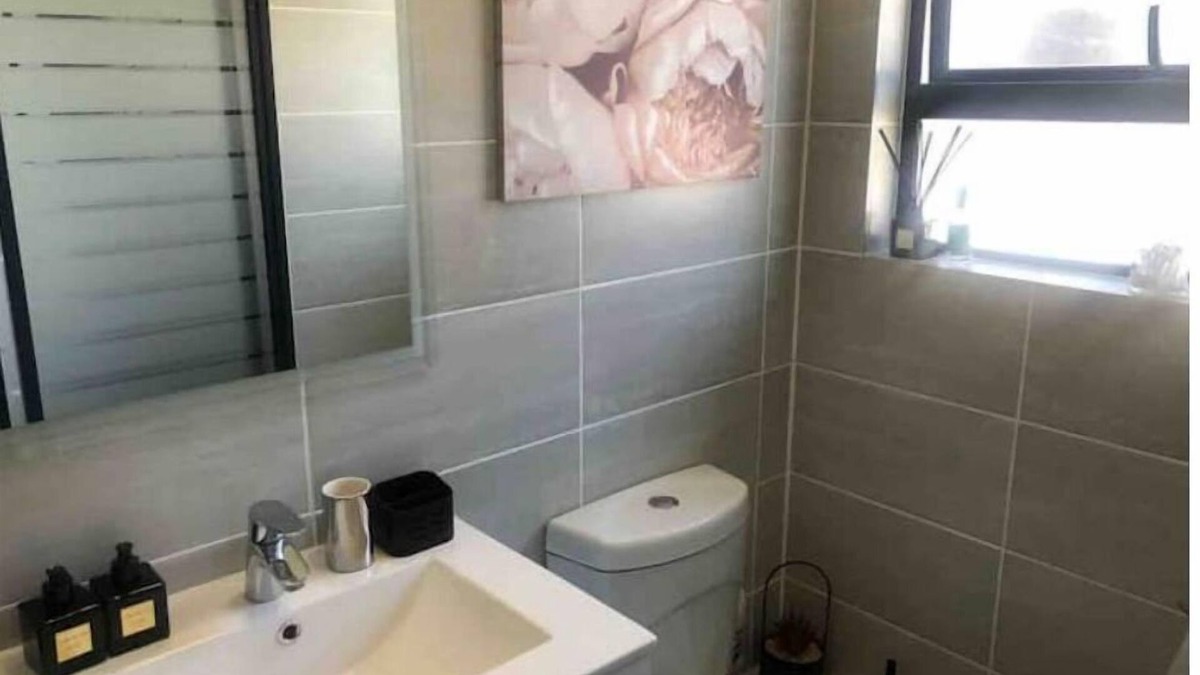Greater Johannesburg Metropolitan Area Condo | Luxurious Waterfall 1 bedroom Condo