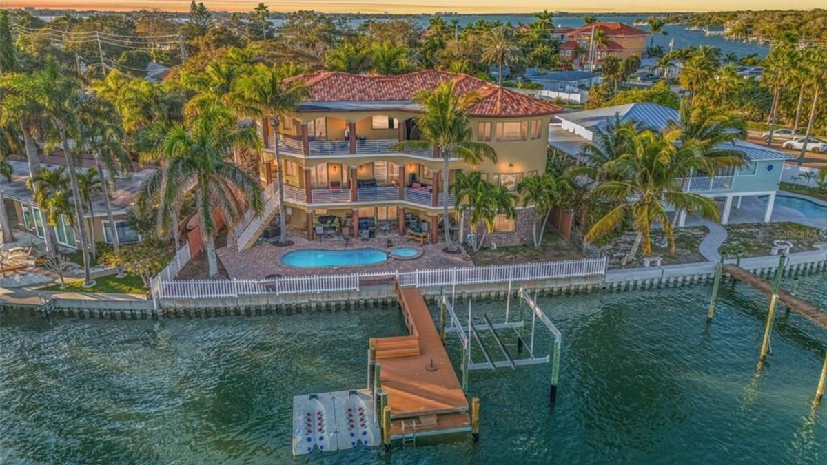 Causeway Isles House | Luxurious Waterfront Mansion! Minutes to the Beach!