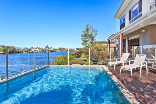 Birtinya House | Luxurious Waterfront Paradise Stunning Views