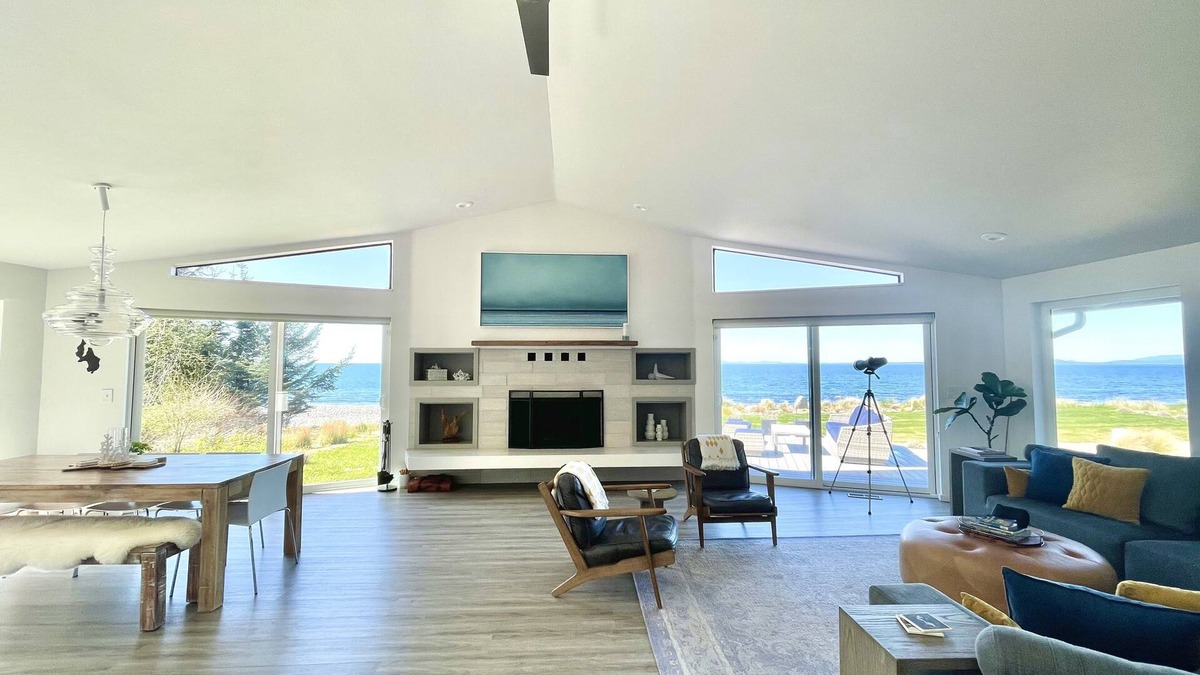 Oak Harbor House | Luxurious Whidbey Beachfront Retreat