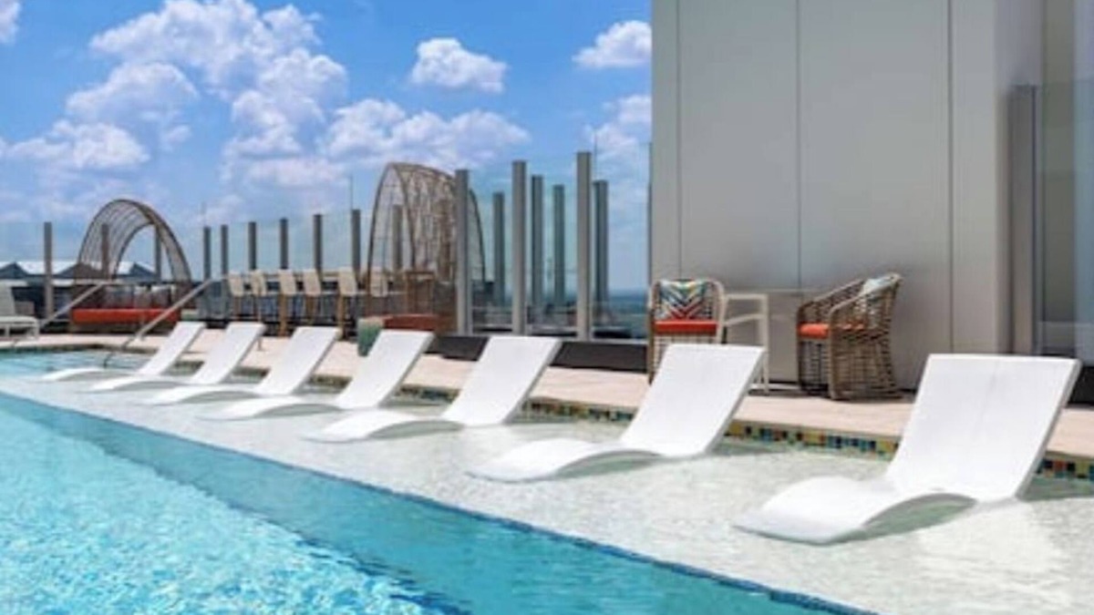 Fairlie-Poplar Historic District Condo | Luxurious Wyndham Atlanta 3 Bedroom Condo with Kitchen