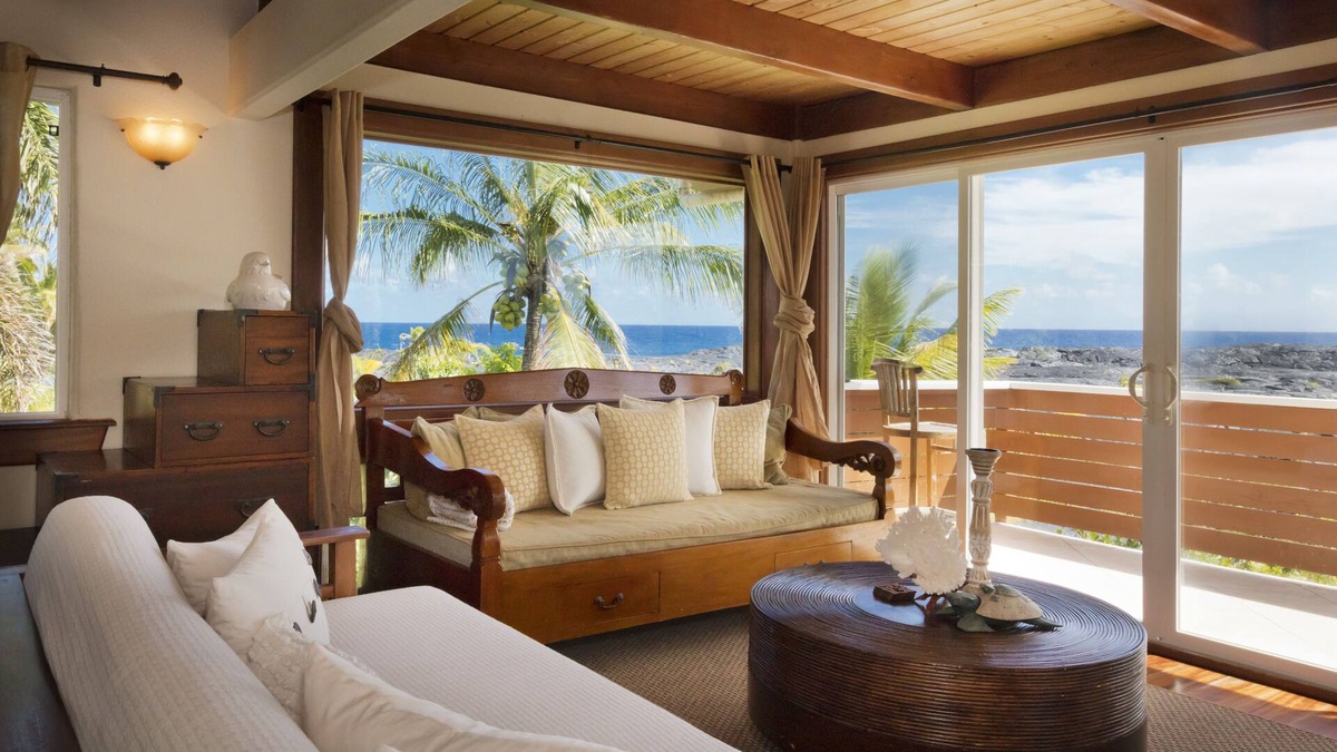 Kaimu House | Luxuriously Appointed Bali Temple Has 160 Degree Ocean Views!