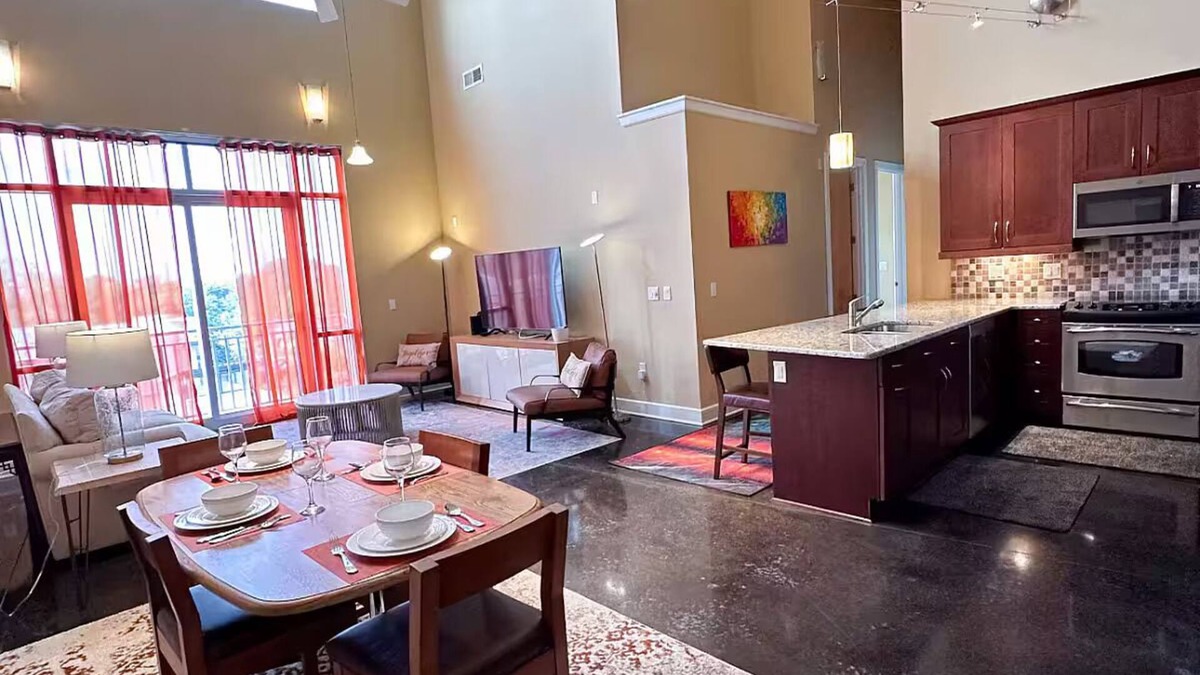 Durham Condo | Luxuriously furnished 2BD Loft - walking distance from Duke University Hospital