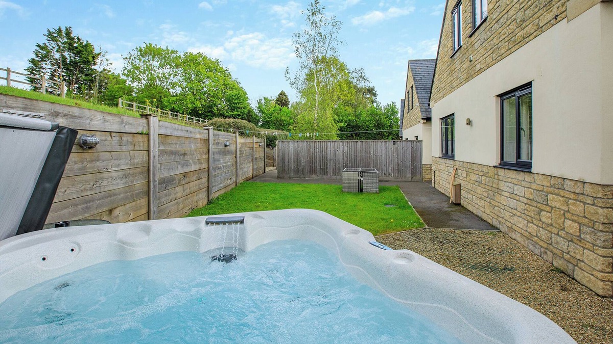 Middlezoy Cottage | Luxuriously modern and spacious two storey cottage.