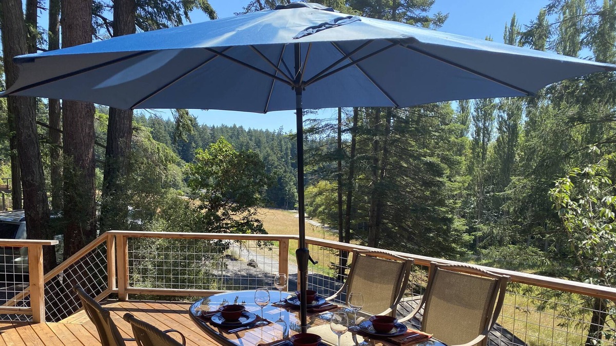 Orcas House | Luxuriously re-modeled cottage minutes from the Ferry