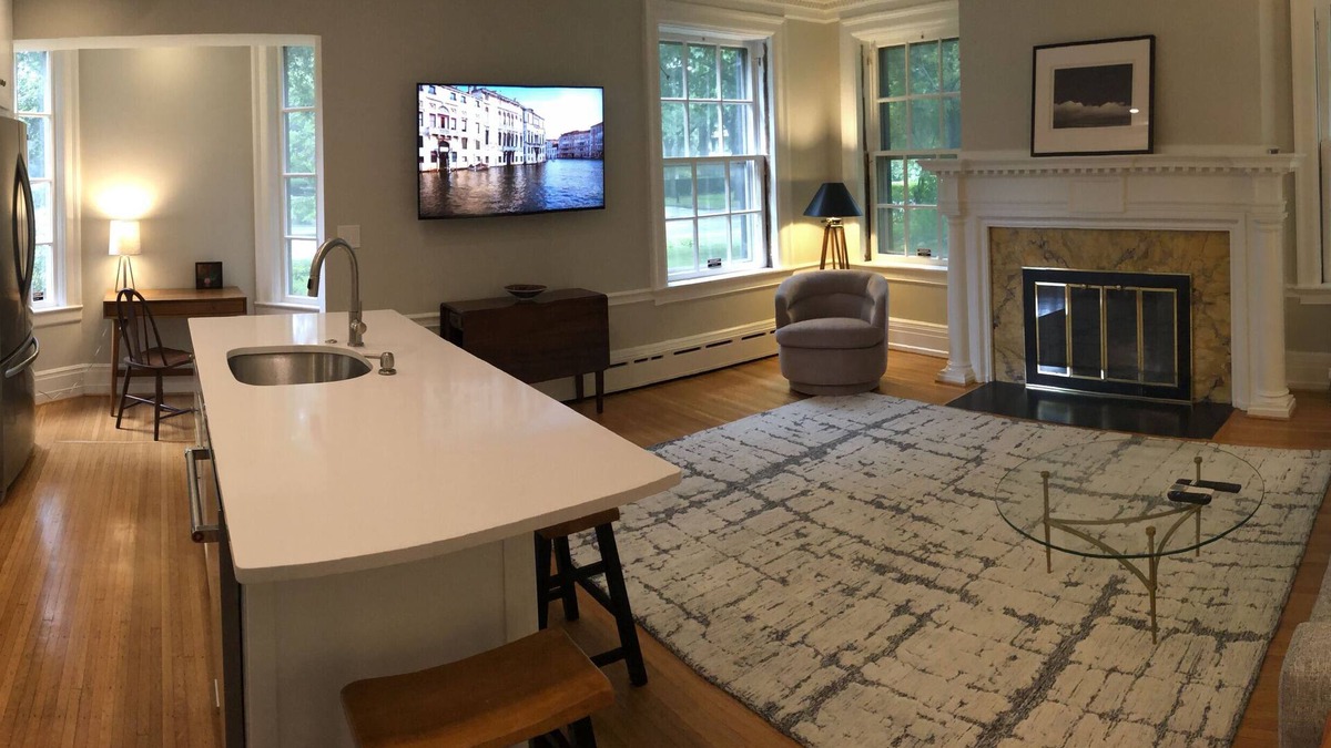 East Avenue Apartment | Luxuriously Remodeled 1BD Apt in Historic 1906 Mansion