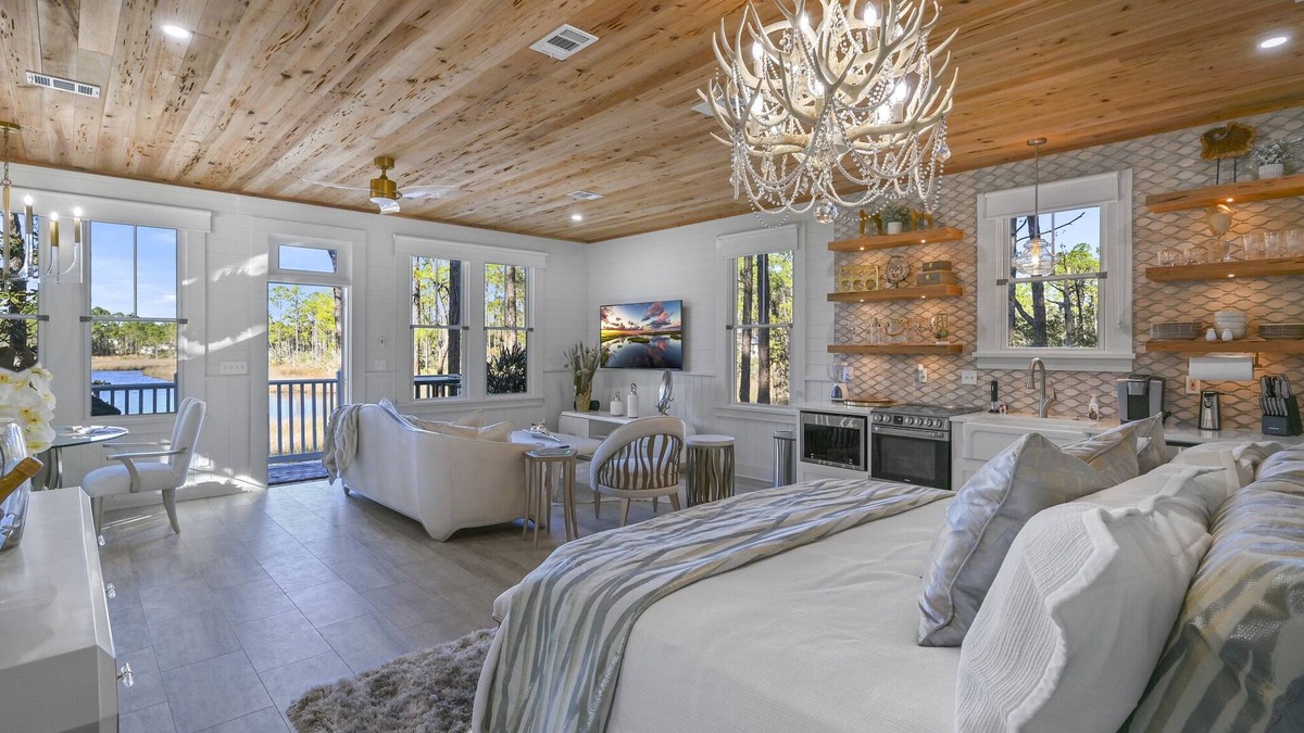 Santa Rosa Beach House | ★Luxuriously Romantic One-Of-A-Kind Treehouse w/Canoe, Fire Pit and More★