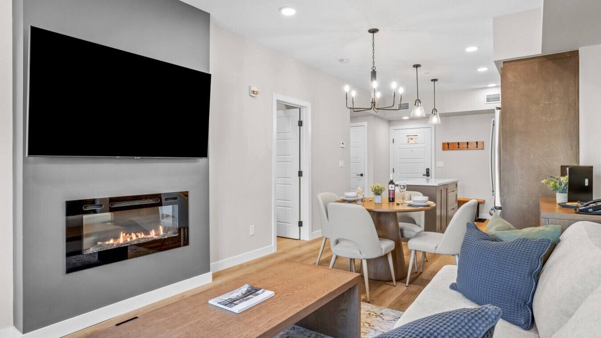 Dead Man's Flats Apartment | Luxury 1 Bed|Mountain Views |Heated Pool & Hot Tub