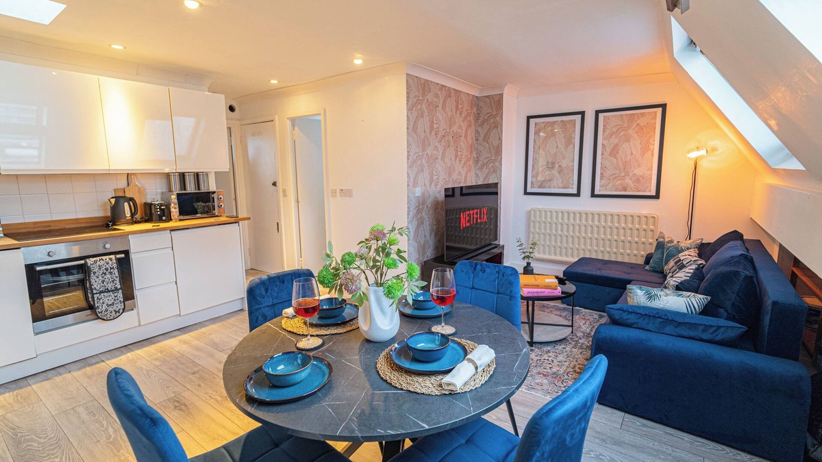 Hammersmith and Fulham Apartment | Luxury 1-bed|nNear to Hammersmith station+ Netflix