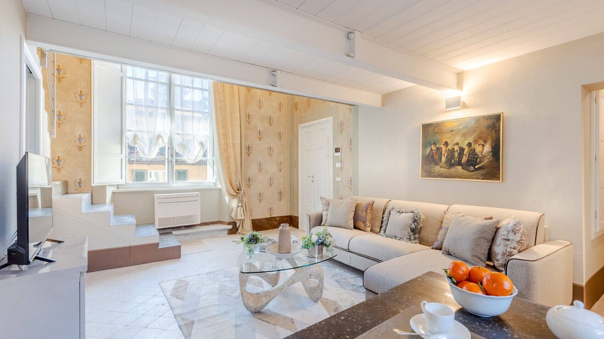 Lucca Historical Center Apartment | Luxury 1 Bedroom Apartment with Elevator inside the Walls of Lucca by the Main Square Piazza San Michele