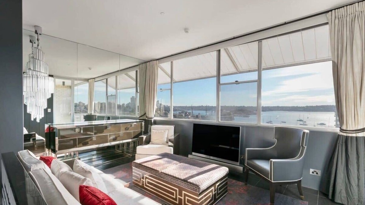 Elizabeth Bay Apartment | Luxury 1 Bedroom Apt with Harbour Views & Parking