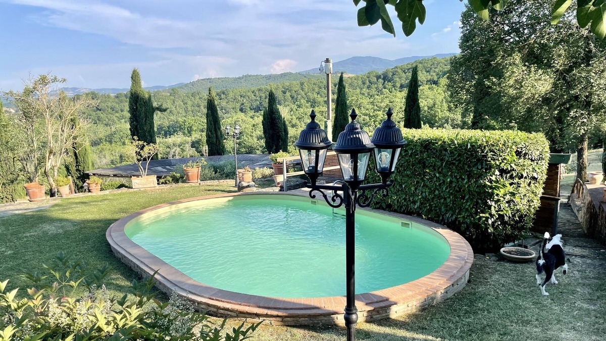 Santa Reparata Cottage | Luxury 1-bedroom house with the pool in Tuscany.