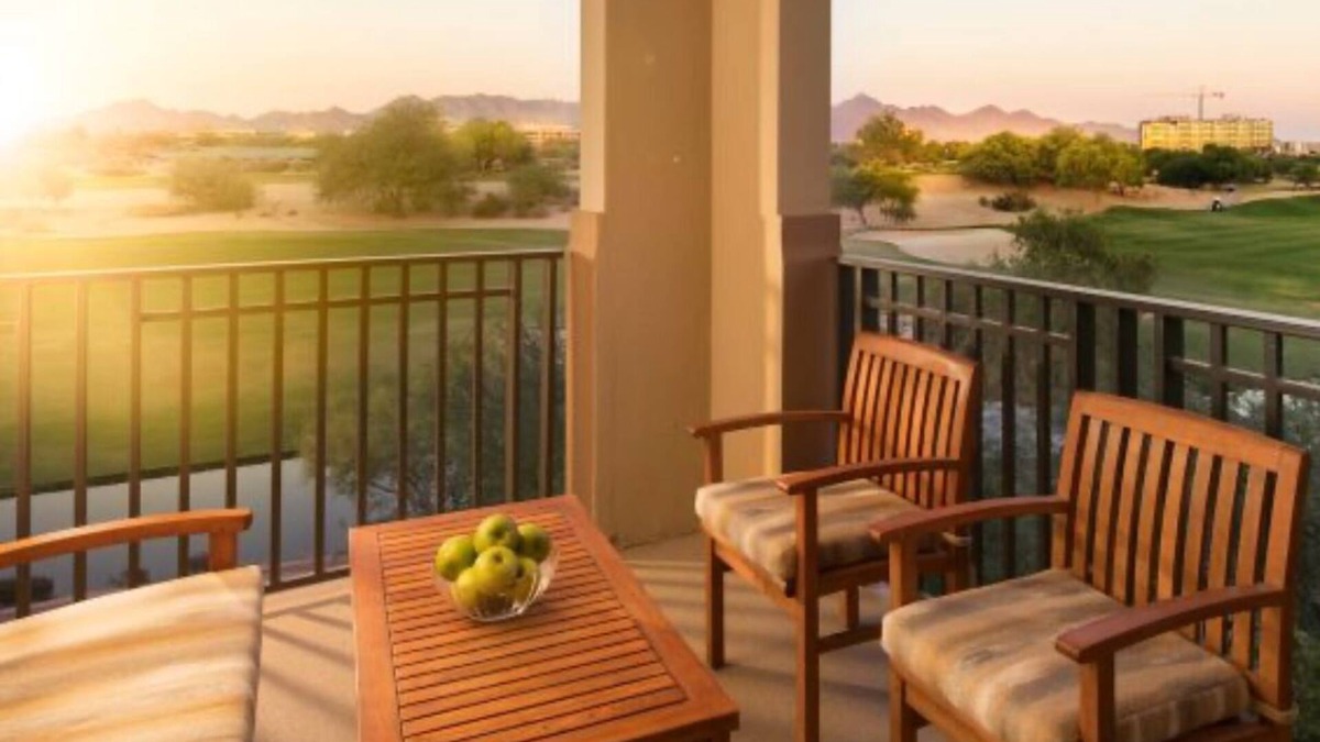 Kierland Resort | Luxury 1-bedroom resort, full kitchen, dining, living room, patio in Scottsdale