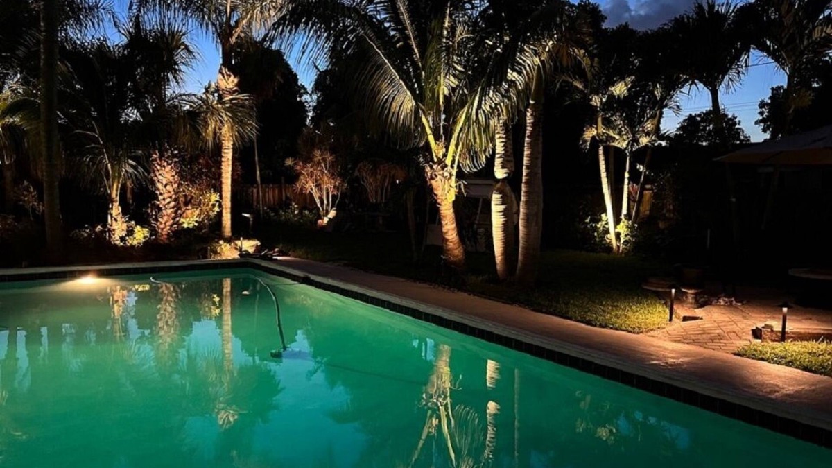 Leisureville Cottage | Luxury 1 Bedroom Cottage with Resort Style Heated Pool In Tropical Paradise!