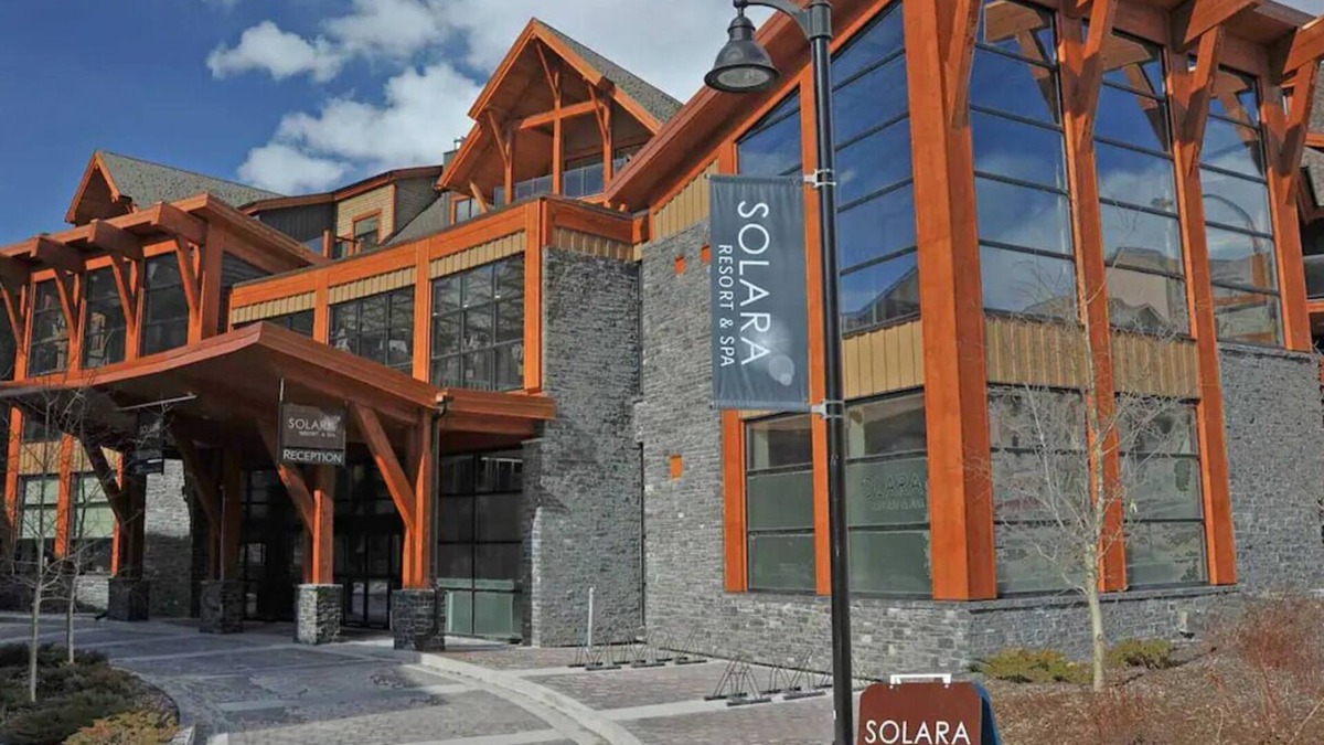 Canmore Hotel | Luxury 1100sqf penthouse W/M view,Hot Tub,Pool
