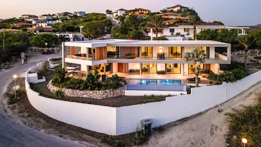 Bisento Villa | Luxury 12-Guest Villa in Gated Community with Pool, Ocean View & Private Beach Access