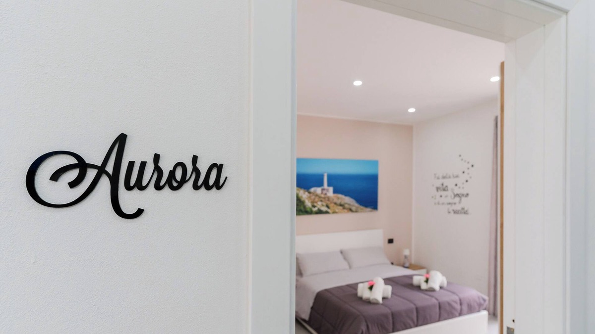 Tuglie Apartment | 'Luxury 12 - Room Aurora' with Shared Terrace, Wi-Fi and Air Conditioning