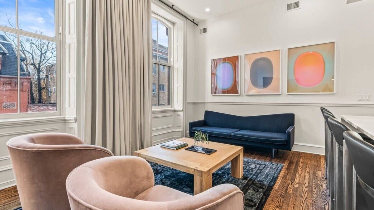Rittenhouse Row Apartment | Luxury 1BD Rittenhouse Sq. | Hosted By Stay Rafa