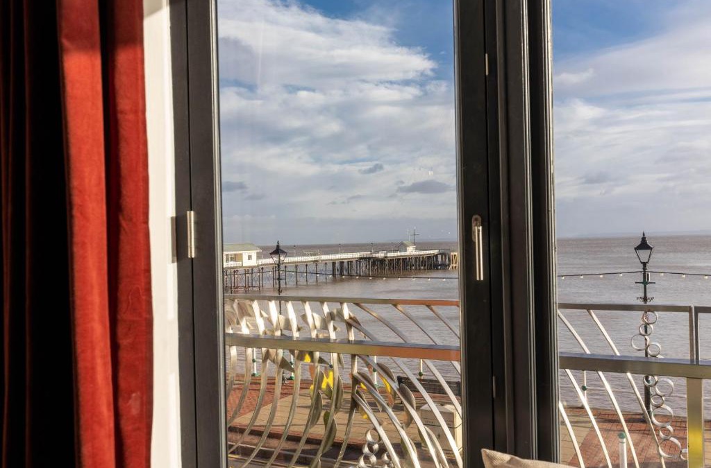 Penarth Apartment | Luxury 1BR Seafront Apartment