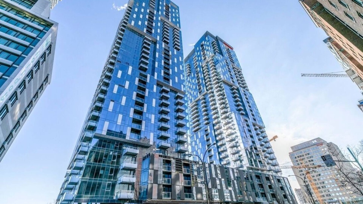 Downtown Montreal Condo | Luxury 2 bed 2 bath AAA Location