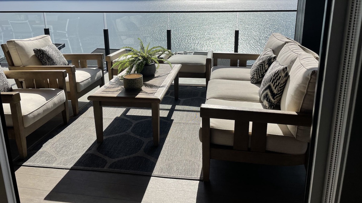 McKinley Condo | Luxury 2 Bed/2 Bath Condo/ Panoramic lake views/ Beach, Pool, Hot tub