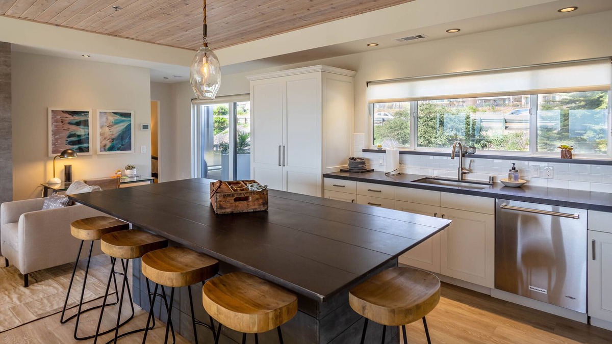 Shell Beach Condo | Luxury 2 Bed/2 Bath Penthouse in Shell Beach, Overlooking the Coast with.