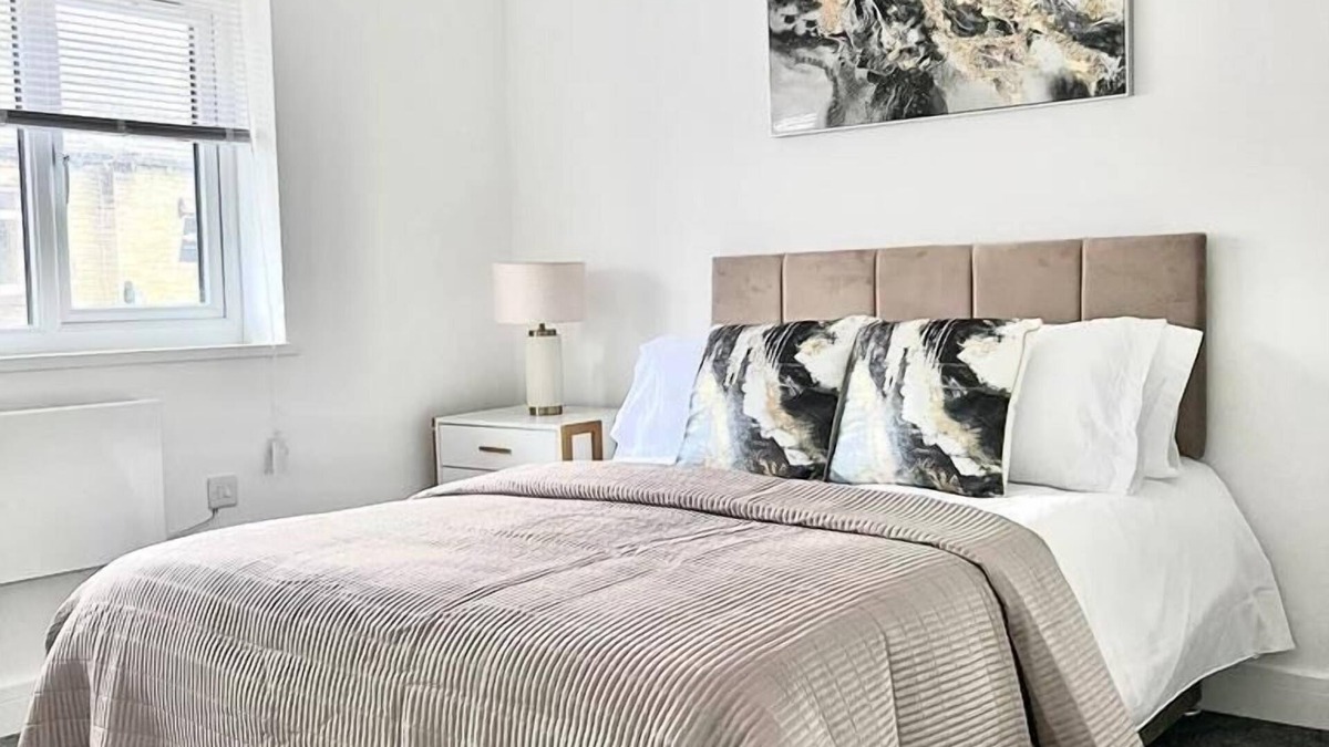 Ainley Top Apartment | Luxury 2-Bed Apartment Lindley Huddersfield