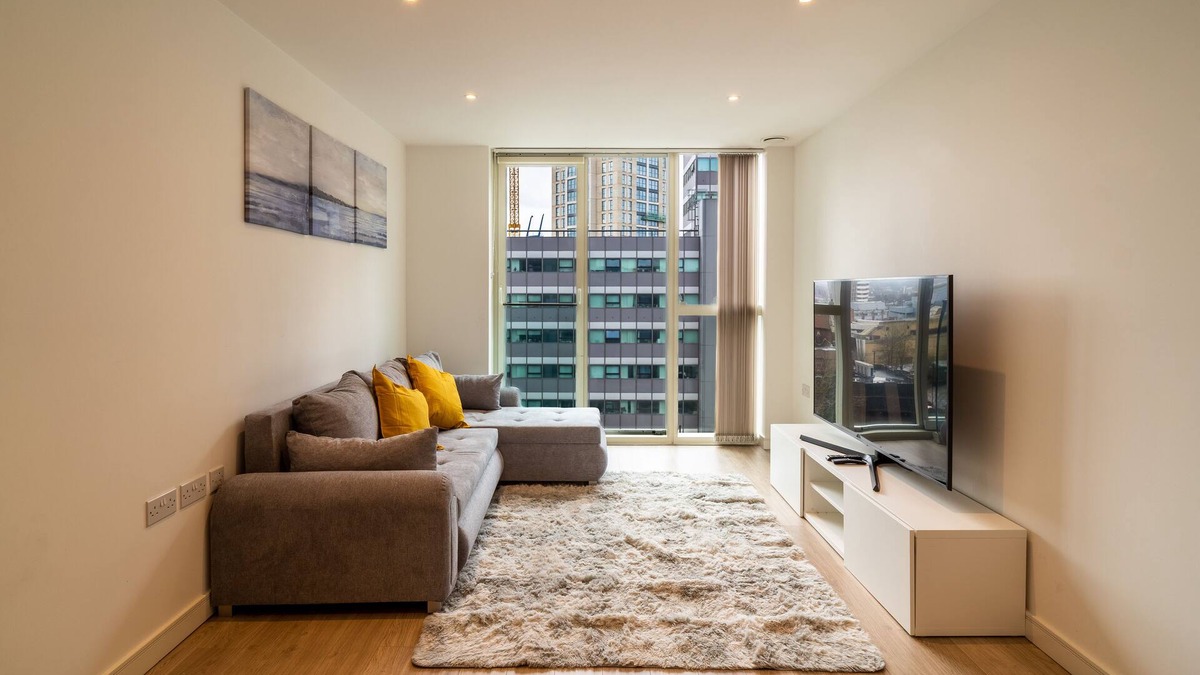 Fairfield Apartment | Luxury 2-Bed Croydon Apartment Near Gatwick