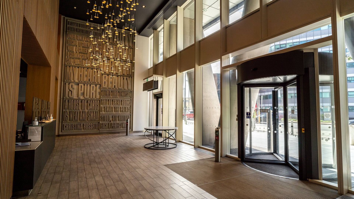 Broad Green Apartment | Luxury 2-bed Croydon Apartment Near Gatwick