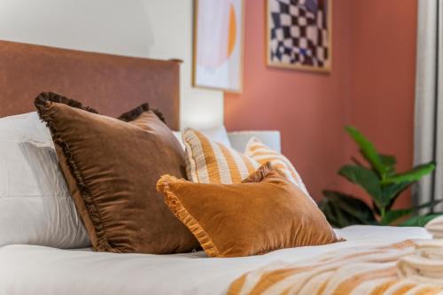 Leeds Apartment | Luxury 2-Bed with Balcony & Secure Parking