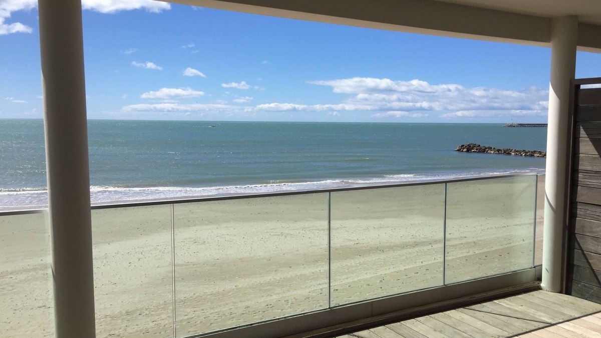 Palavas-les-Flots Apartment | Luxury 2 bedroom 1st line beach apartment 80 m2 + 33m2 terrace!