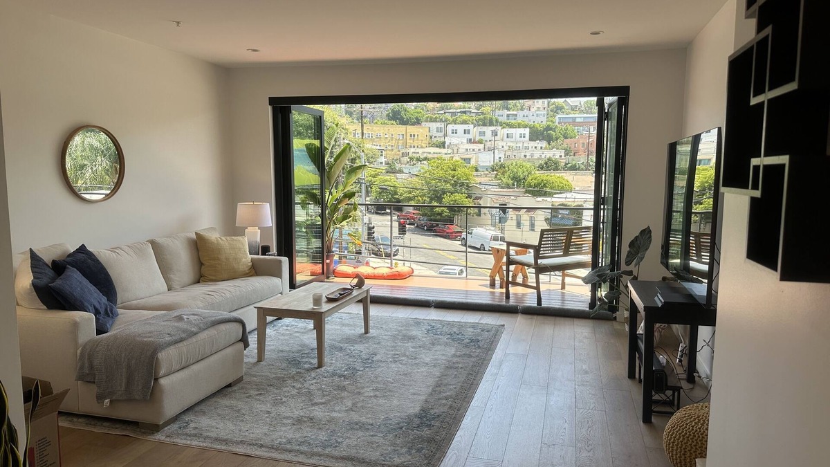 Sunset Junction Apartment | Luxury 2 Bedrm Apt with open living area in Prime Silverlake April 1-May 30