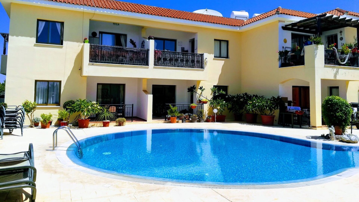 Emba Apartment | Luxury 2 Bedroom Apartment, 15 mins to Neofytos Monastry, Pool Lounge, Free WIFI