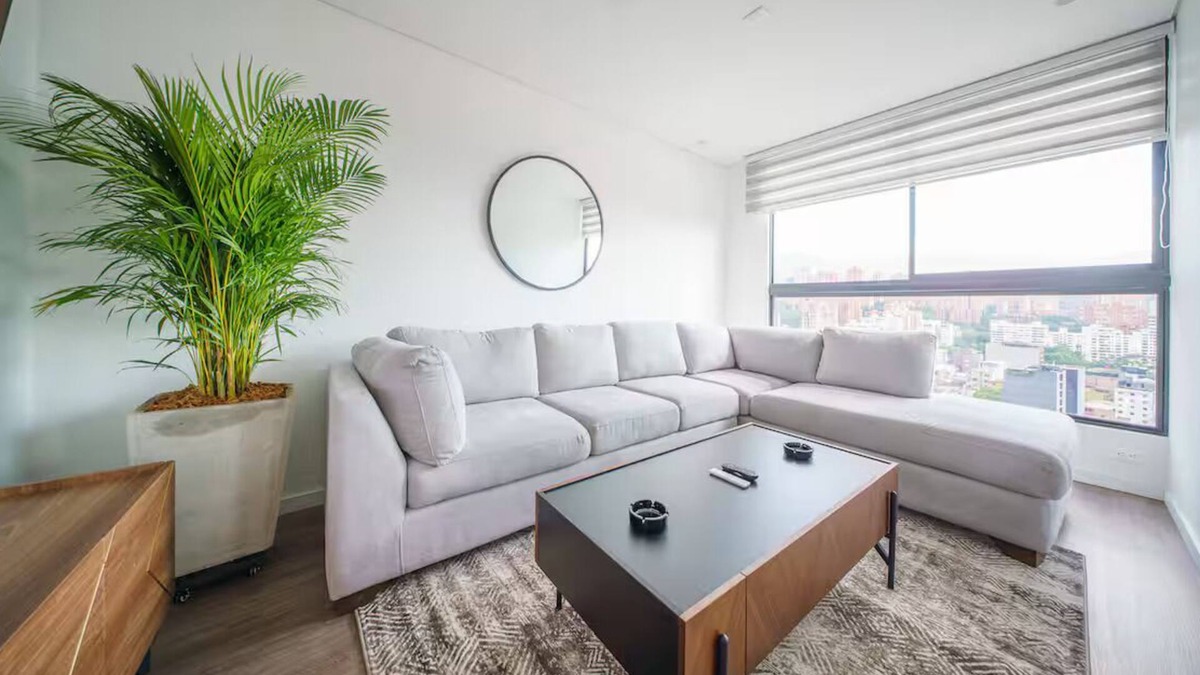Lalinde Apartment | Luxury 2 Bedroom Highrise Apt: 5 Min from Provenza