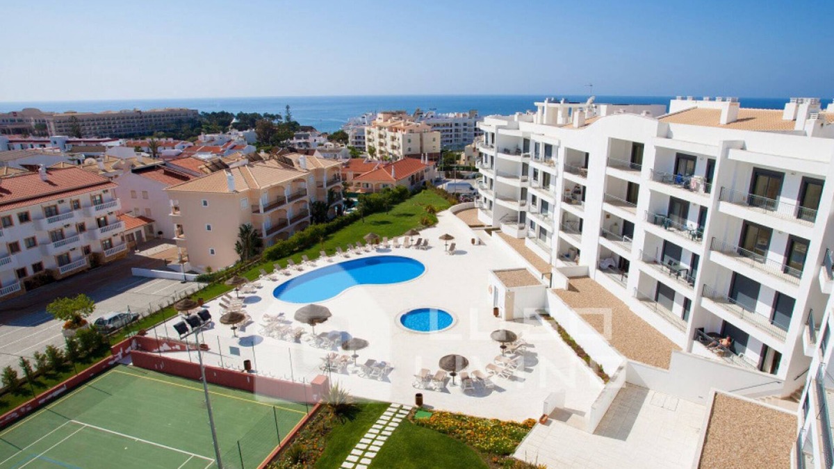 Olhos D'Agua Apartment | Luxury 2 bedroom apartment in Olhos de Agua with sea views in a secure condo
