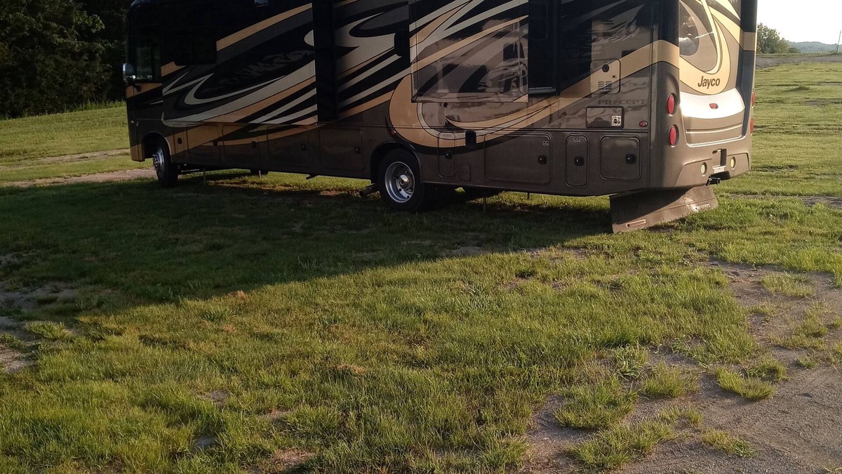 Woodbury House | Luxury 2-bedroom RV in fabulous Woodbury with WiFi, AC