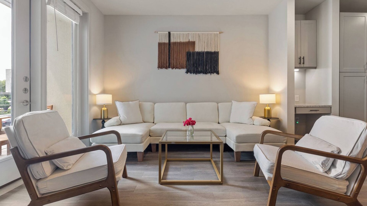 Windsor Park Apartment | Luxury 2-BR with Juliet Balcony