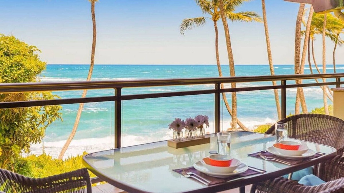 Wailua House Lots Condo | Luxury 2-Story Oceanfront Condo w/Views & Pool