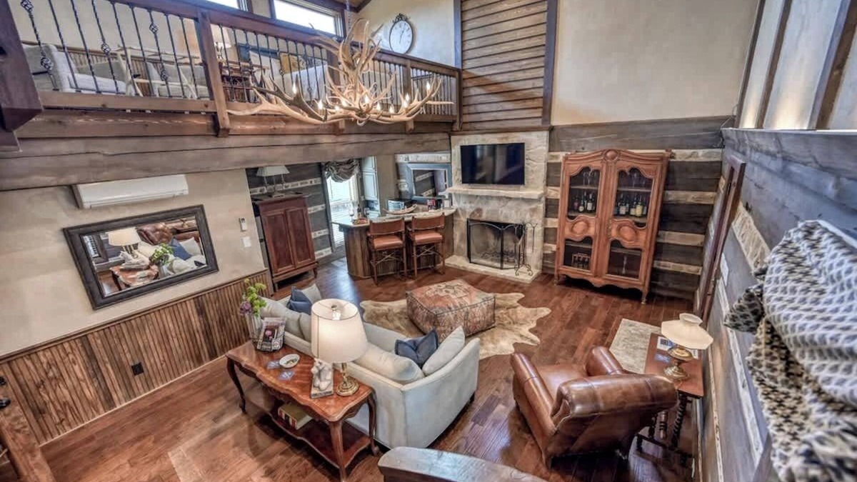 Fredericksburg Cabin | Luxury 23-ac Ranch Casita w/Hot tub!