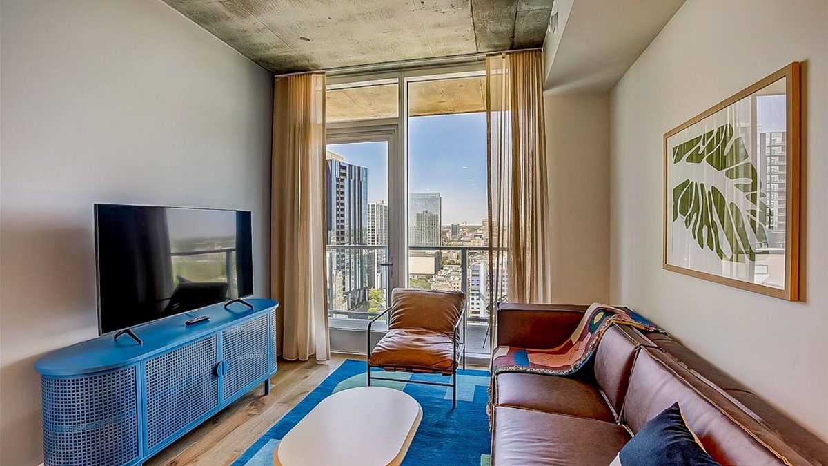 Rainey Street Historic District Condo | Luxury 28th Flr Luxe Condo, Balcony Views, Dog-Friendly